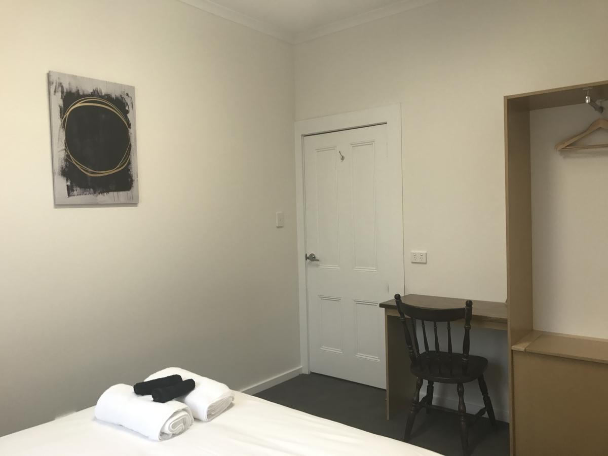لونسيستون Okeefes Hotel Backpackers المظهر الخارجي الصورة
