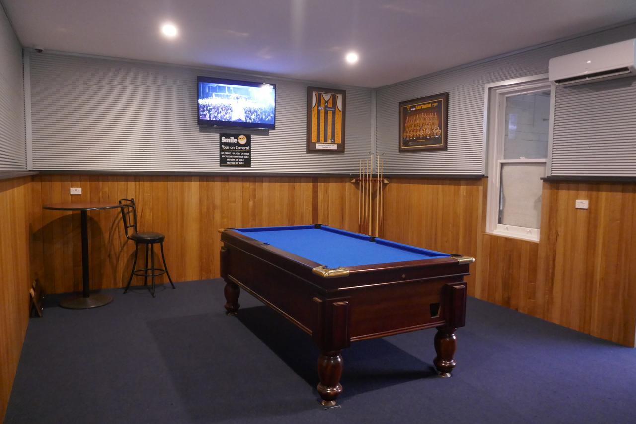 لونسيستون Okeefes Hotel Backpackers المظهر الخارجي الصورة